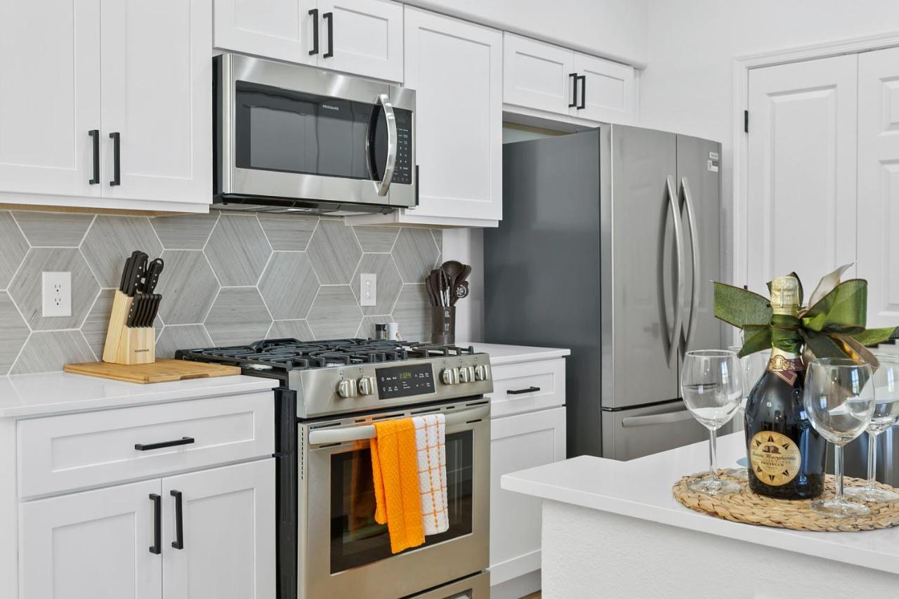 Cozysuites Glendale By The Stadium With Pool 05 エクステリア 写真
