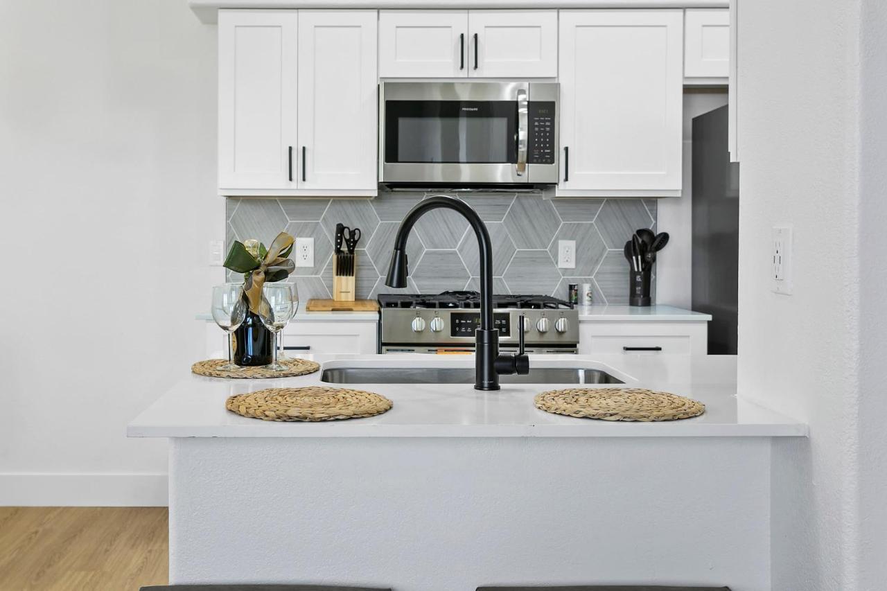 Cozysuites Glendale By The Stadium With Pool 05 エクステリア 写真